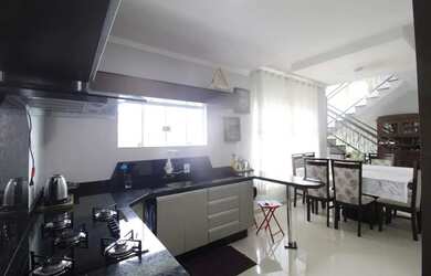 Imagem 2: Casa Moderna à Venda em Jaraguá do Sul - Estrada Nova, 4 Quartos, 3...