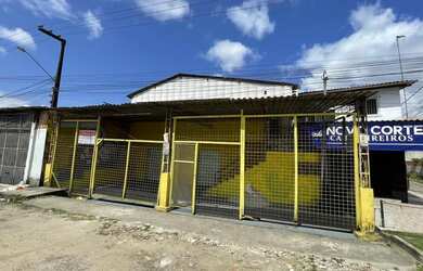 Imagem: A casa possui 2 Dormitórios, 3 Banheiros, 220m² de Área e