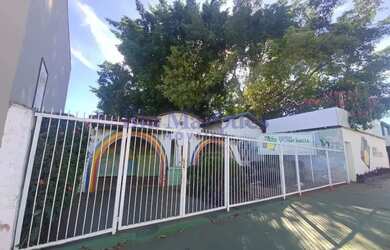 Imagem: O depósito possui 4 Vagas na garagem, 452m² de Área e está