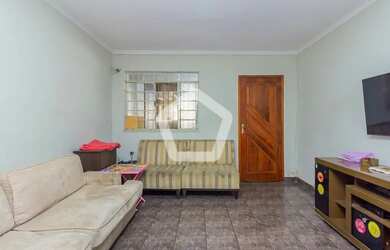 Imagem: A casa possui 2 Dormitórios, 1 Banheiro, 2 Vagas na garagem