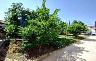 Imagem: A casa possui 2 Dormitórios, 2 Banheiros, 5 Vagas na garagem