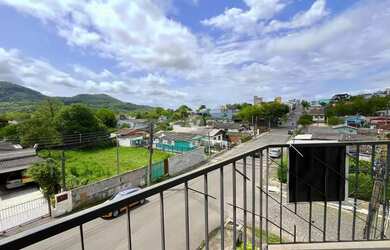Imagem: O apartamento possui 3 Dormitórios, 1 Banheiro, 1 Vaga na garagem