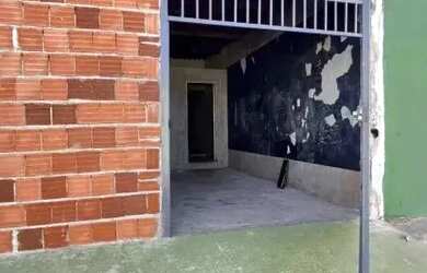 Imagem: A casa possui 2 Dormitórios, 2 Banheiros, 1 Vaga na garagem