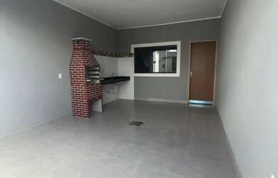 Imagem: A casa possui 2 Dormitórios, 2 Banheiros, 2 Vagas na garagem