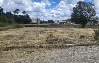 Imagem: O terreno possui 400m² de Área e está localizado em Ponte