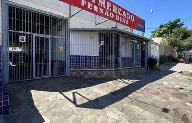 Imagem: O depósito possui 5 Vagas na garagem e 680m² de Área e está