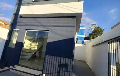 Imagem: A casa possui 2 Dormitórios, 1 Banheiro, 2 Vagas na garagem