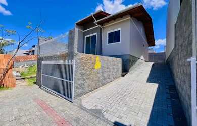 Imagem: A casae possui 2 Dormitórios, 1 Banheiro, 49-0m² de Área