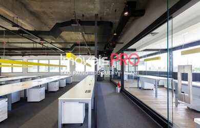 Imagem: O depósito possui 5 Vagas na garagem, 647m² de Área e está