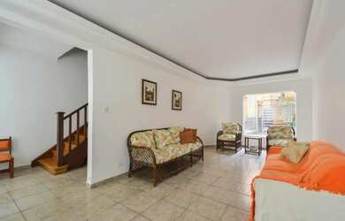 Imagem: A casa possui 3 Dormitórios, 5 Banheiros, 1 Vaga na garagem