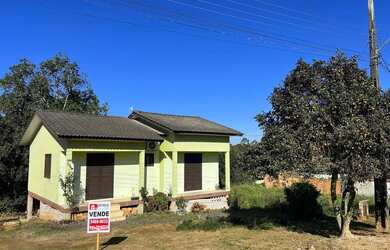 Imagem: A casa à venda possui 3 Dormitórios, 1 Banheiro, 1 Vaga na