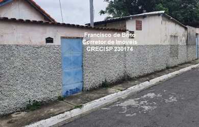 Imagem: A casa possui 2 Dormitórios, 1 Banheiro, 1 Vaga na garagem