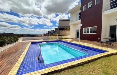 Imagem: A casa em condomínio possui 4 Dormitórios, 4 Banheiros, 4