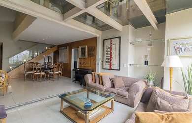 Imagem: O apartamento possui 4 Dormitórios, 4 Banheiros, 3 Vagas na