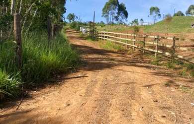 Imagem: O terreno possui 2.500m² de Área e está localizado em Entre