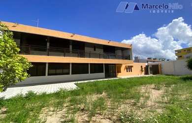 Imagem: A casa possui 4 Dormitórios, 5 Banheiros, 2 Vagas na garagem