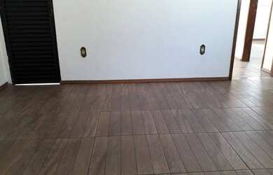 Imagem: A casa possui 3 Dormitórios, 2 Banheiros e 1 Vaga na garagem