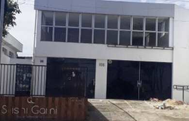 Imagem: O depósito possui 2 Vagas na garagem e 421m² de Área e está