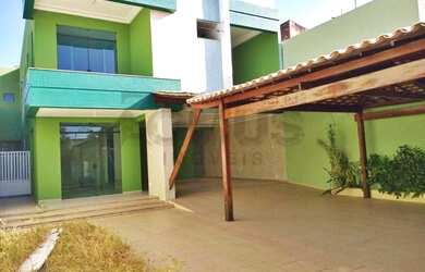 Imagem: A casa possui 5 Dormitórios, 5 Banheiros, 5 Vagas na garagem