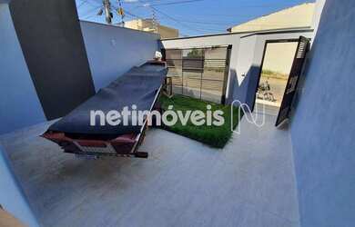 Imagem: A casa possui 3 Dormitórios, 2 Banheiros, 1 Vaga na garagem