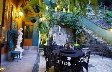 Imagem 1: Maravilhosa casa a venda no Bairro do Cosme Velho