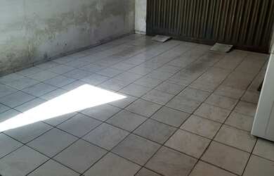 Imagem: A casa possui 3 Dormitórios, 1 Banheiro e 1 Vaga na garagem