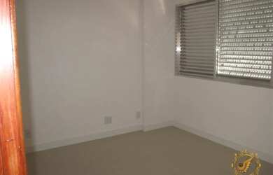 Imagem 10: Living Dividido, 1 vaga privativa -100 metros do mar- Itararé - São...