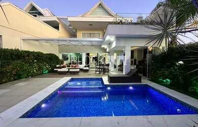 Imagem: A casa em condomínio possui 5 Dormitórios, 5 Banheiros, 3