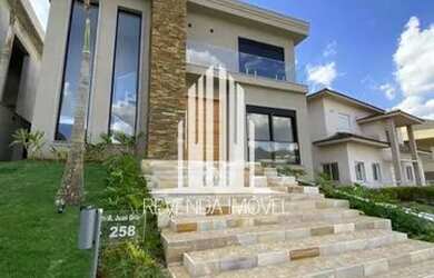 Imagem: A casa em condomínio possui 5 Dormitórios, 5 Banheiros, 3