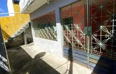 Imagem: A casa possui 4 Dormitórios, 3 Banheiros, 1 Vaga na garagem