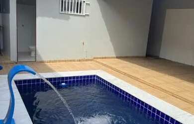 Imagem: A casa em condomínio possui 3 Dormitórios, 3 Banheiros, 2