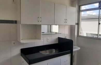 Imagem: O apartamento possui 2 Dormitórios, 1 Banheiro, 1 Vaga na garagem