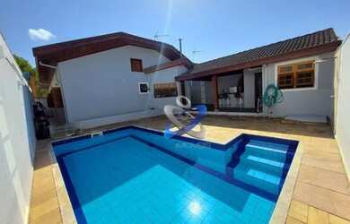 Imagem: A casa em condomínio possui 4 Dormitórios, 5 Banheiros, 4