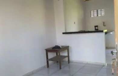 Imagem: A casa possui 2 Dormitórios, 1 Banheiro, 1 Vaga na garagem