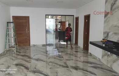 Imagem: A casa possui 1 Dormitório, 5 Banheiros, 2 Vagas na garagem