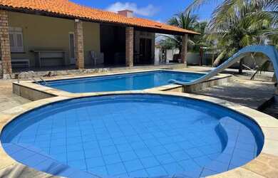 Imagem: A casa possui 5 Dormitórios, 5 Vagas na garagem e está localizado