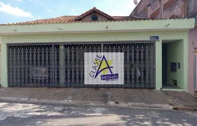 Imagem: A casa possui 3 Dormitórios, 2 Banheiros, 3 Vagas na garagem