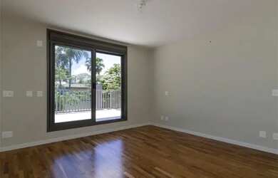 Imagem 11: Casa com 4 Quartos e 6 banheiros à Venda, 371 m² por R$ 7.90