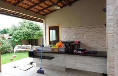 Imagem: A casa em condomínio possui 4 Dormitórios, 3 Banheiros e 2