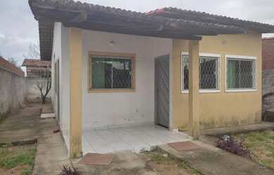 Imagem: A casa possui 2 Dormitórios, 1 Banheiro, 2 Vagas na garagem