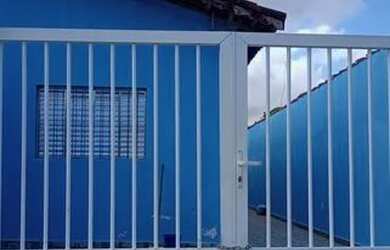 Imagem: A casa possui 2 Dormitórios, 2 Banheiros, 2 Vagas na garagem