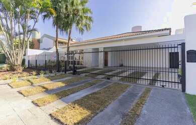 Imagem: A casa em condomínio possui 3 Dormitórios, 4 Banheiros, 5