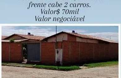 Imagem: A casa possui 3 Dormitórios, 1 Banheiro, 2 Vagas na garagem