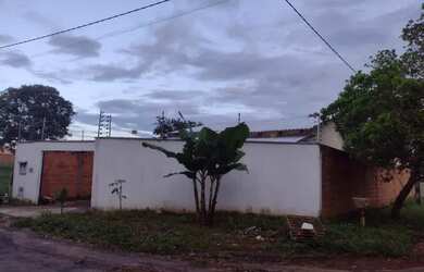 Imagem: A casa possui 2 Dormitórios, 2 Banheiros, 1 Vaga na garagem