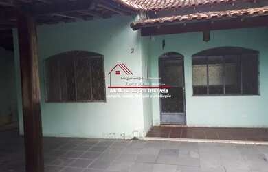 Imagem: A casa possui 3 Dormitórios, 2 Banheiros, 3 Vagas na garagem