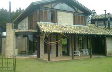 Imagem: A casa em condomínio possui 5 Dormitórios, 5 Banheiros, 5