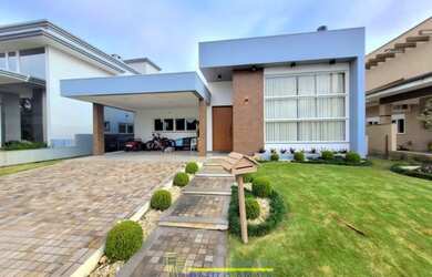 Imagem: A casa em condomínio possui 3 Dormitórios, 4 Banheiros, 2