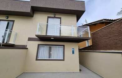 Imagem: A casa possui 3 Dormitórios, 3 Banheiros, 1 Vaga na garagem