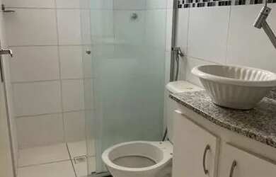 Imagem: O apartamento possui 2 Dormitórios, 1 Banheiro, 1 Vaga na garagem