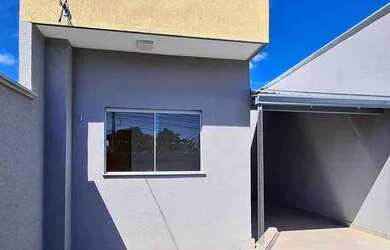 Imagem: A casa possui 2 Dormitórios, 1 Banheiro, 2 Vagas na garagem